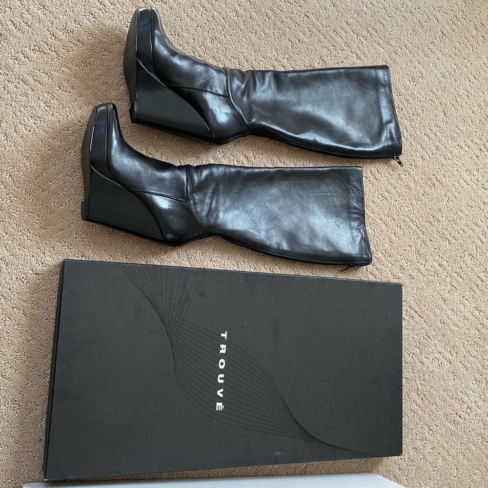 Trouve -black leather -wedge heel zip up boot- excellent condition
